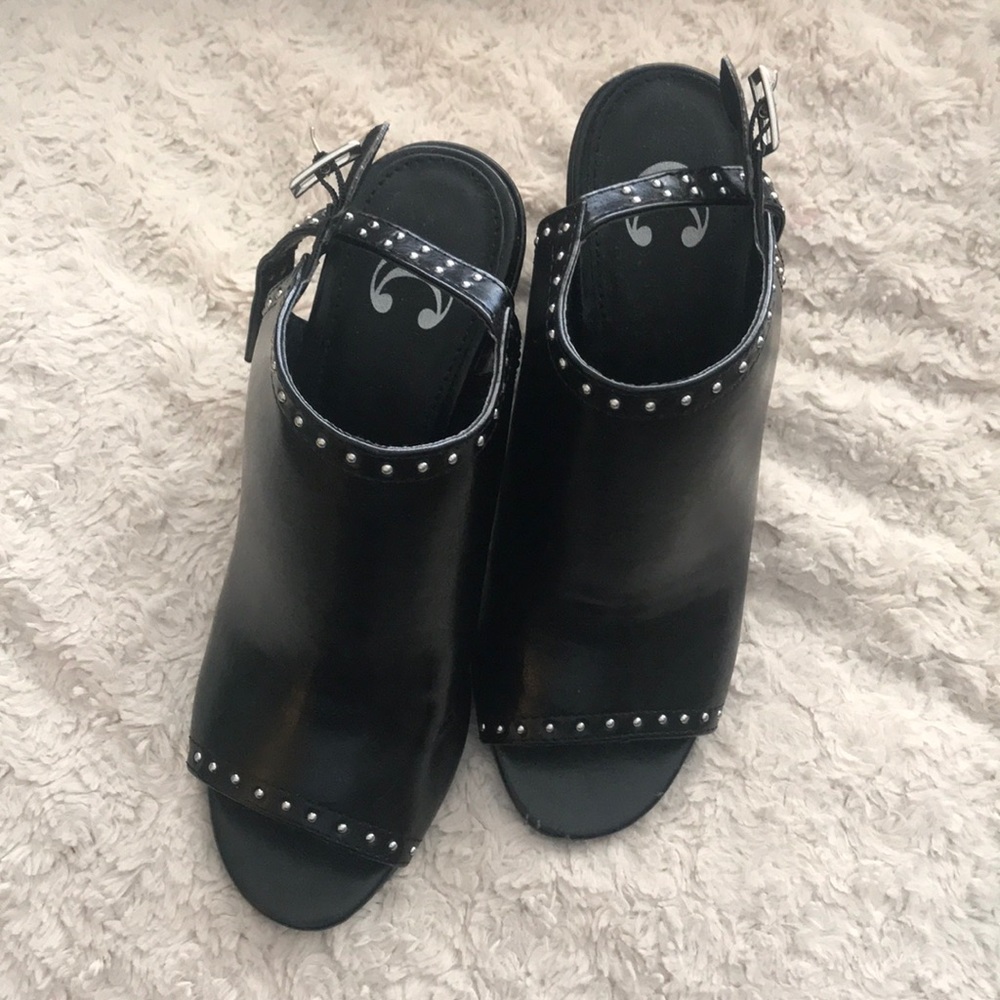 Black heel - Picture 2 of 3